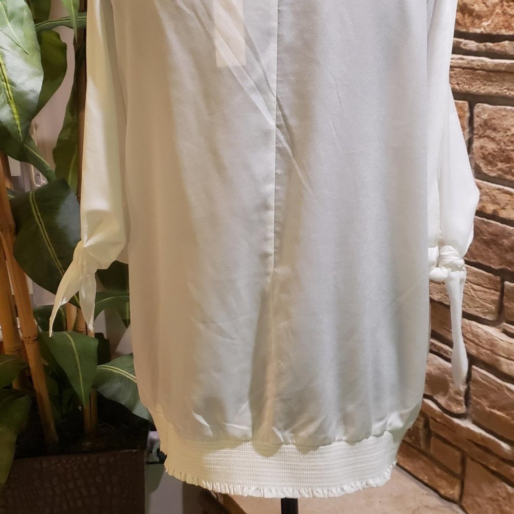 NWT Top with Cutout Sleeves - Picture 3 of 4